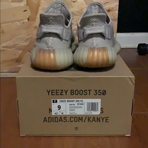 Yeezy 350 V2